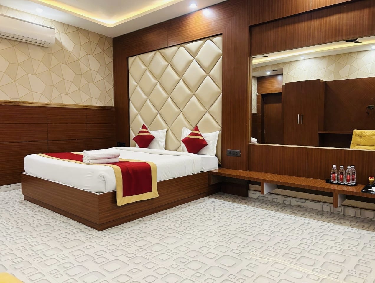 Deluxe Suite at Shri Gajanan Maharaj Sansthan — Elegant suite with premium features
